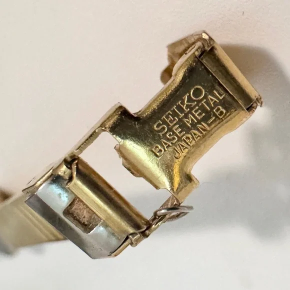 Vintage Seiko Women 2B20-5059 Diamond Accent Gold Tone Quartz 17mm Watch 6 1/4